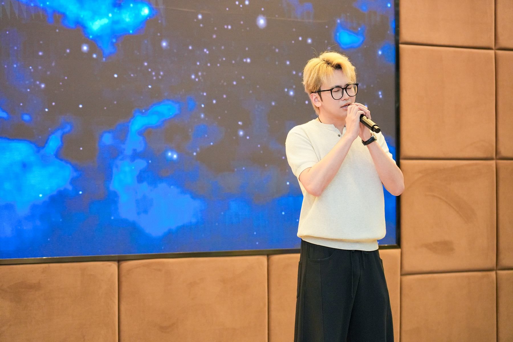 歌曲星辰大海_副本.jpg 歌曲星辰大海_副本.jpg